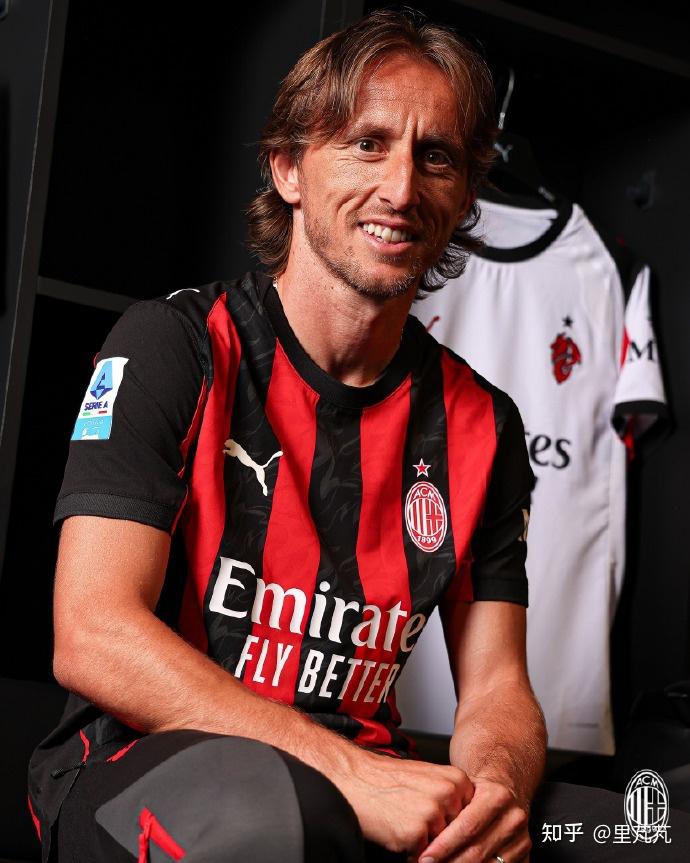 国米输了！31岁多面手加入巴萨，弗里克迎来强援