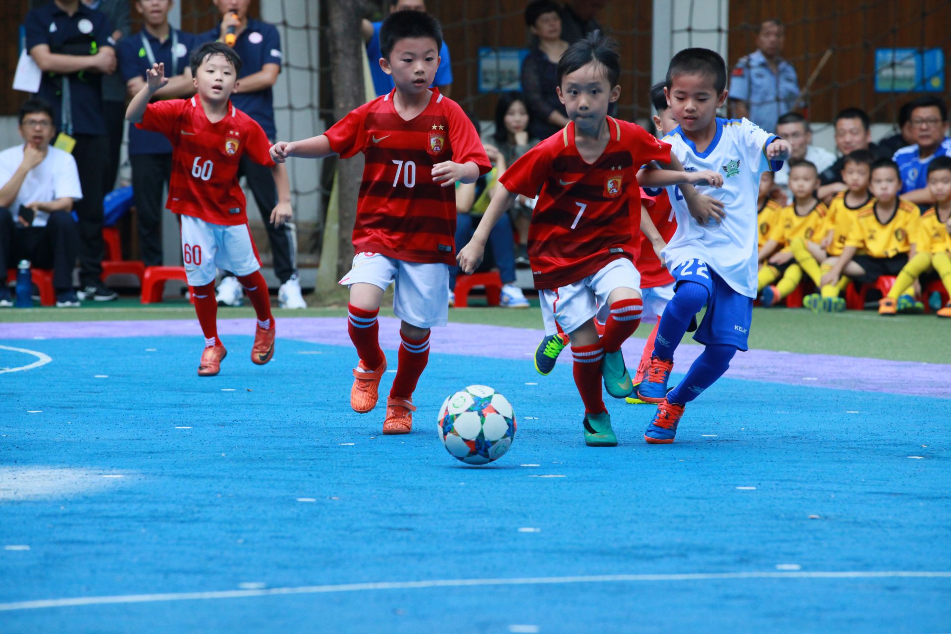 门兴格拉德巴赫4-0大胜奥格斯堡