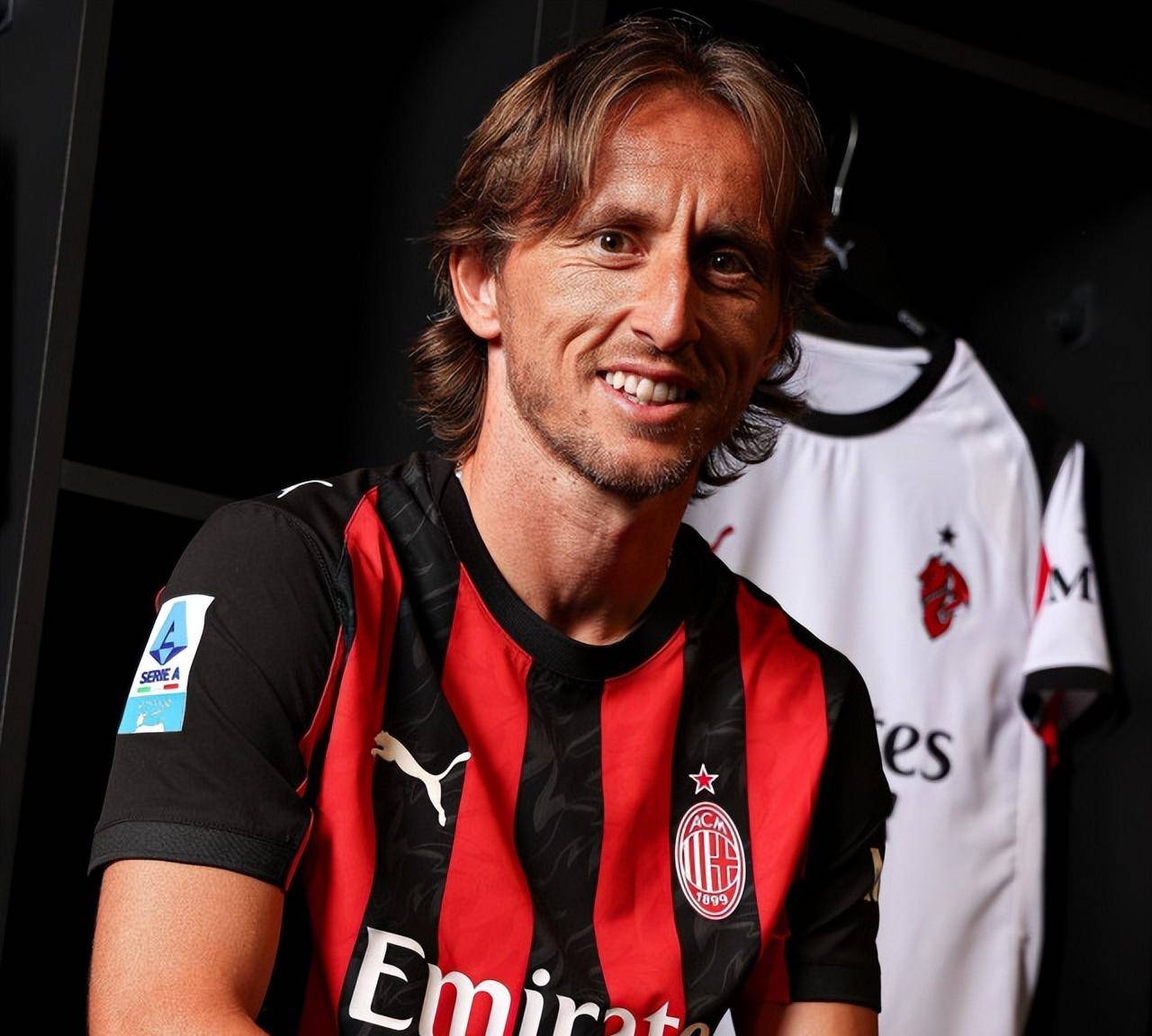 [NBA]人在替补席，交易已完成！终于还是出局了！